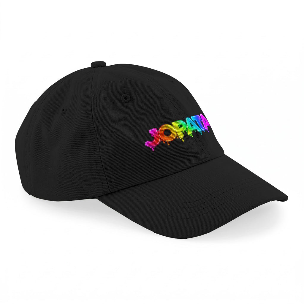 Schwarze JOPATA. Dad Cap mit buntem Neon-Schriftzug und gebogenem Schirm in schräger Vorderansicht.