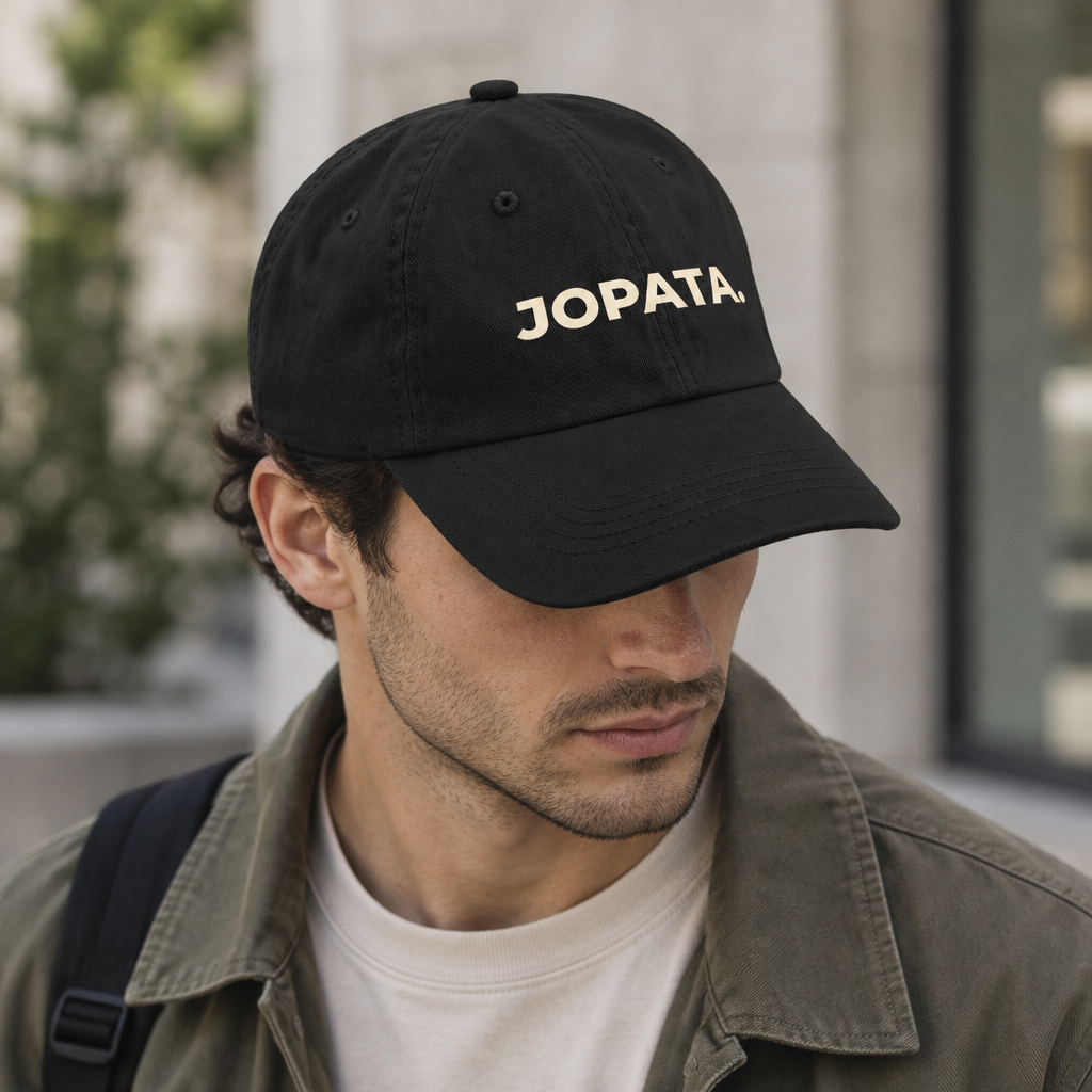 Neuer Cap-Lifestyle-Entwurf Black mit Original-Logo als Vorlage